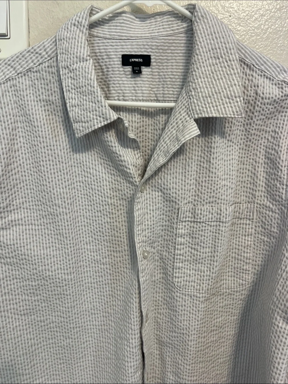 Express Men's Short-Sleeve Seersucker Button-Down Shirt - size xl